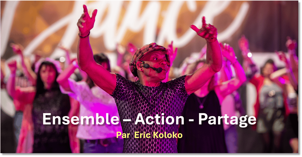 Éric Koloko sur scène, bras levés, entouré du public, symbolisant la performance collective et l’énergie partagée — message : Ensemble, Action, Partage – Koloko Show × AEK21 Event.