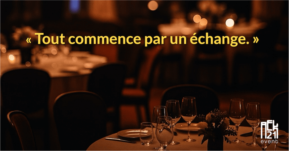 Ambiance élégante d’un lieu d’événement AEK21 Event, lumières tamisées et tables dressées, illustrant la philosophie du consultant événementiel : « Tout commence par un échange. »